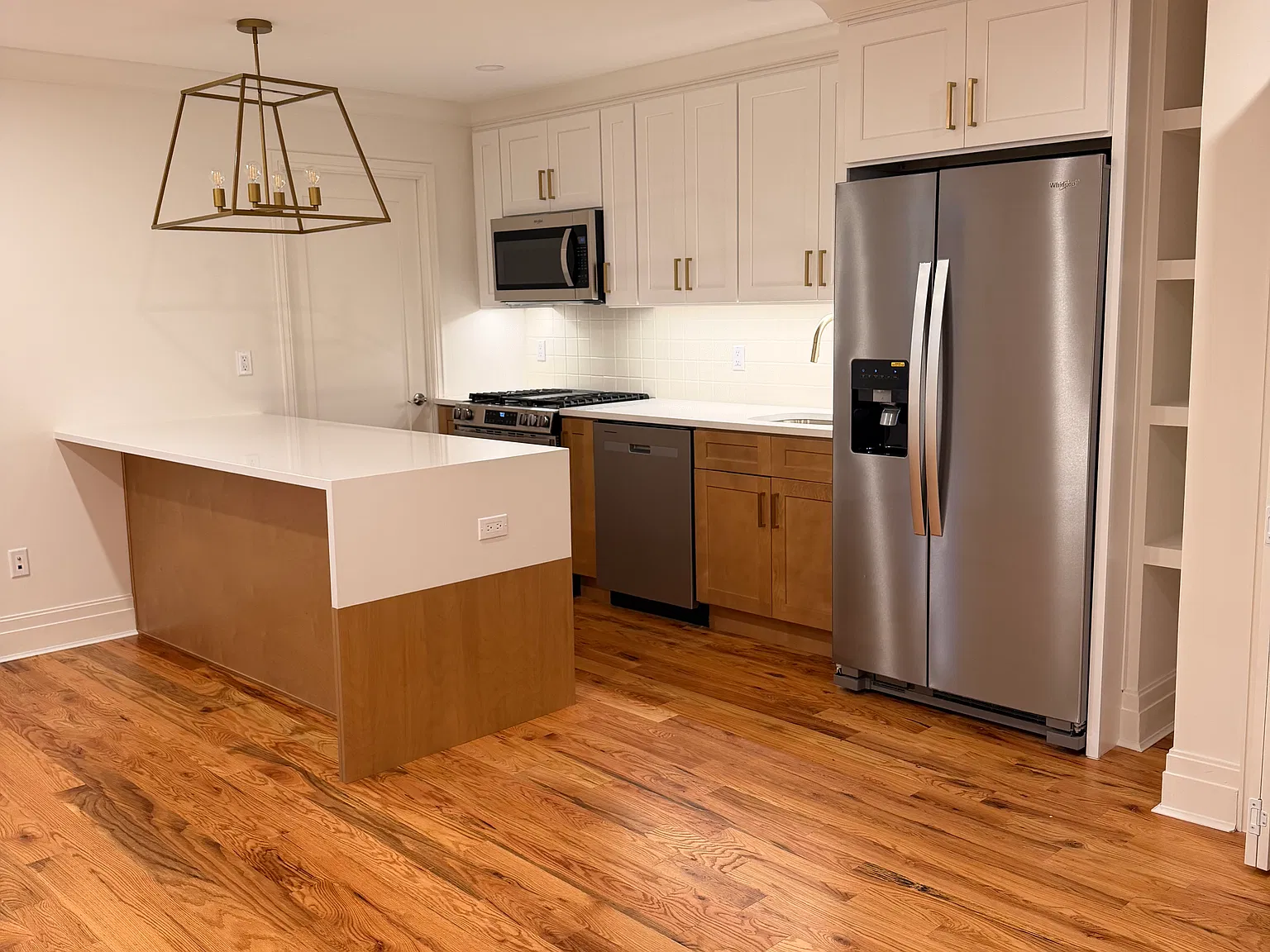 2 bed, 1000 sqft, $2,700 — Photo 3