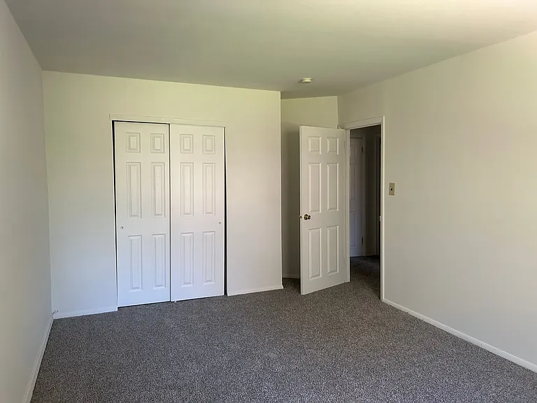Parkside Manor Apartments — Photo 26
