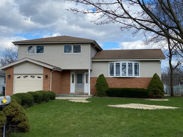 1403 N Sauk Ln, Mount Prospect, IL 60056