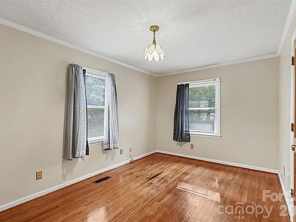 5th image of 310 Ferret Ln