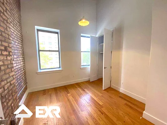 Rented by EXR | media 50