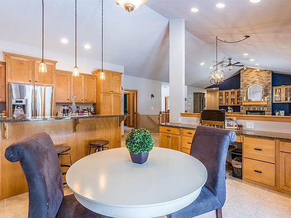 5th image of 606 Independence Ln
