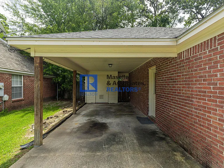 1212 Barnett Bend Cir — Photo 29