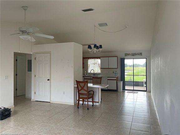 3rd image of 1102 Villaway W #1102