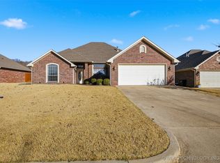 424 Westchester Ct, Ada, OK 74820