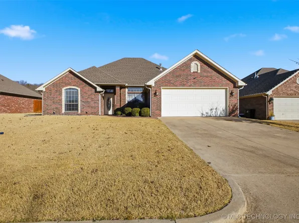 424 Westchester Ct, Ada, OK 74820