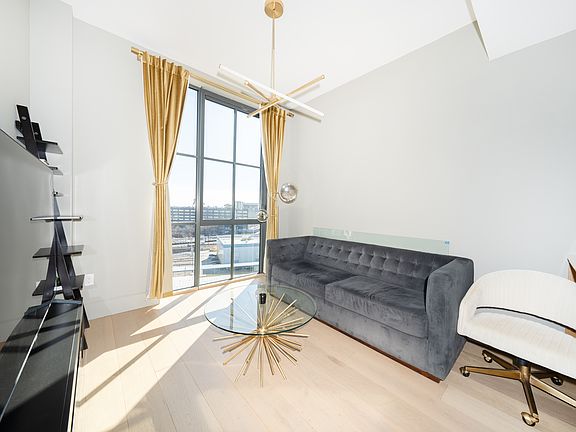 5th image of 2218 Jackson Ave #Penthouse 9