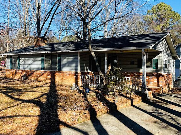 2nd image of 122 Hamaker St SW