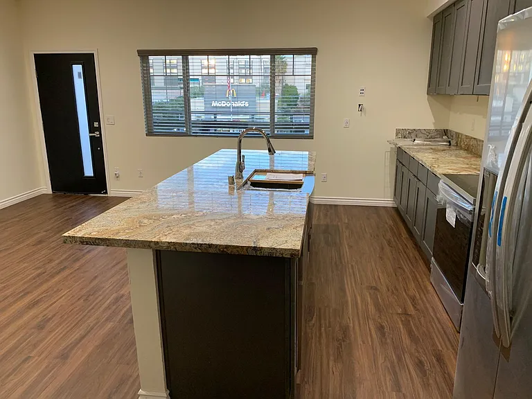 4730 Mission Bay Dr #J — Photo 4