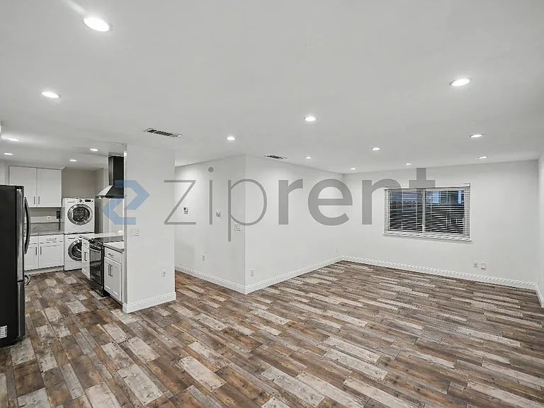 1231 W 87th St — Photo 2