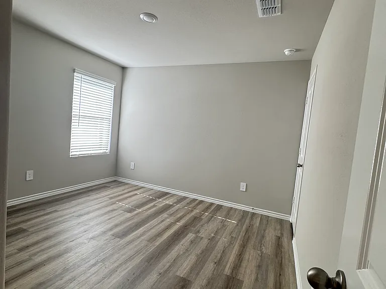 304 Deaf Smith St — Photo 10