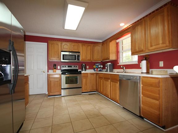 5th image of 933 Meadow Oaks Dr