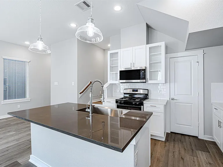 8423 Berry Brush Ln — Photo 12