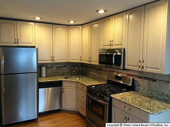2nd image of 44 Thornycroft Ave
