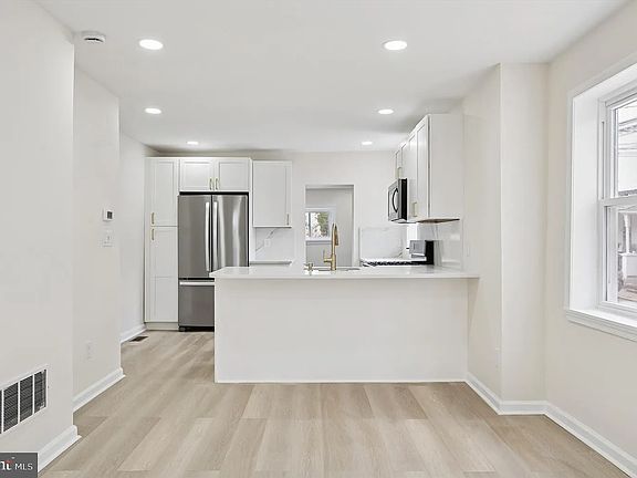 3rd image of 141 Simpson Rd