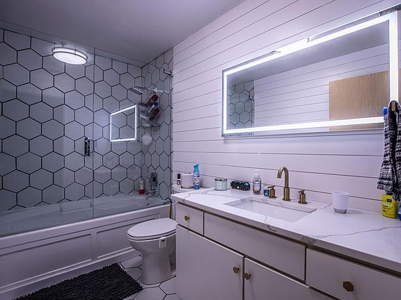 3rd image of 630 N Franklin St APT 517