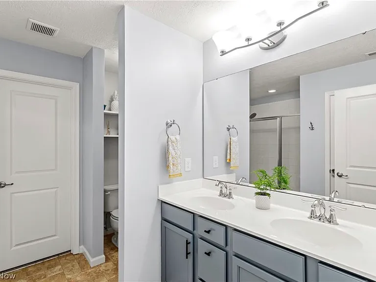 10267 Flagstone Dr — Photo 3