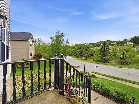 3rd image of 144 Bayberry Ln