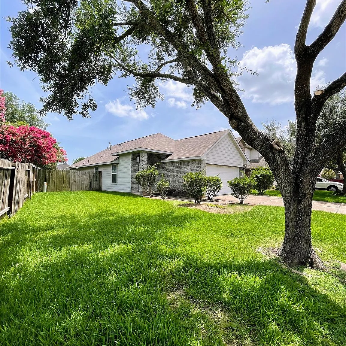 3 bed, 2.0 bath, 1167 sqft, $1,950 — Photo 2