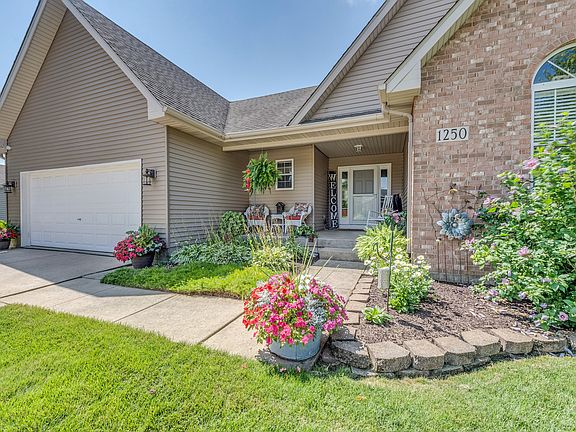 3rd image of 1250 Kramer Ln