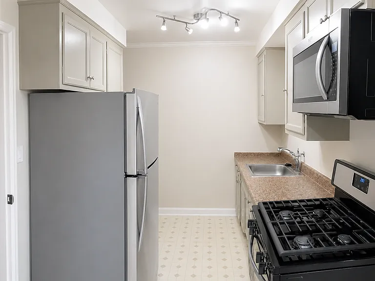 Windansea Apartments — Photo 11
