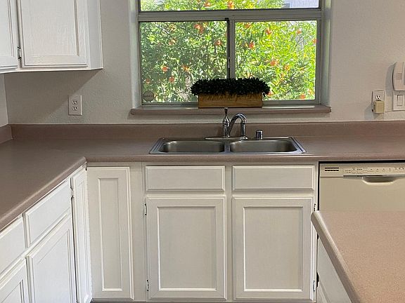 4th image of 5715 W Cochise Dr