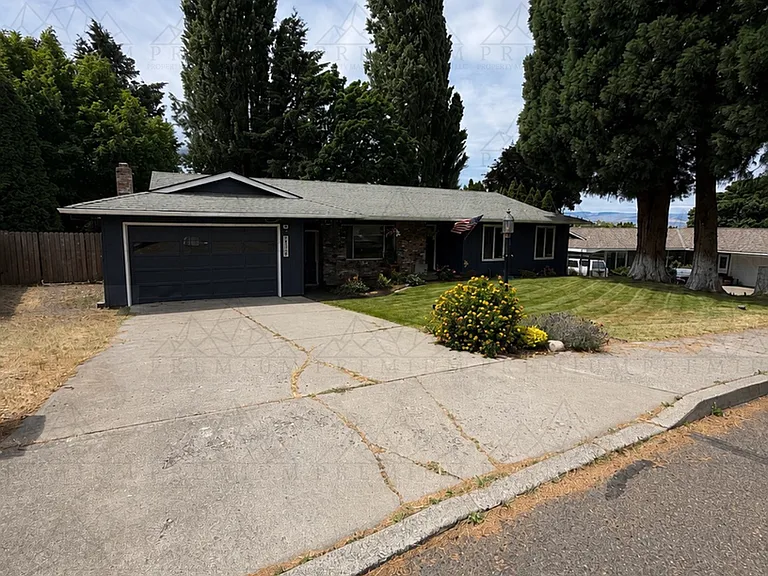 3504 Royal Crest Dr E — Photo 1