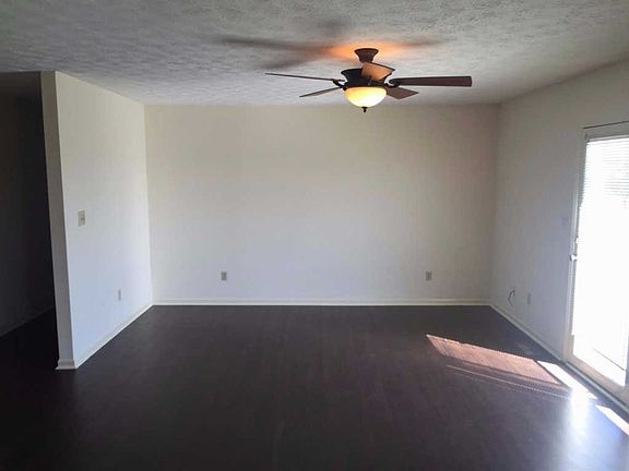 5th image of 1035 Tamworth Ln