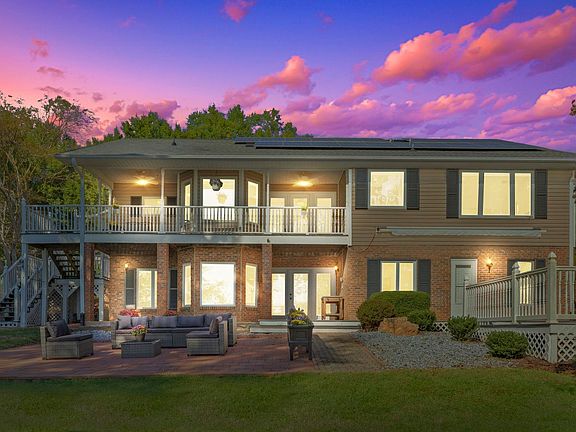 2nd image of 576 Thorn Cove Dr