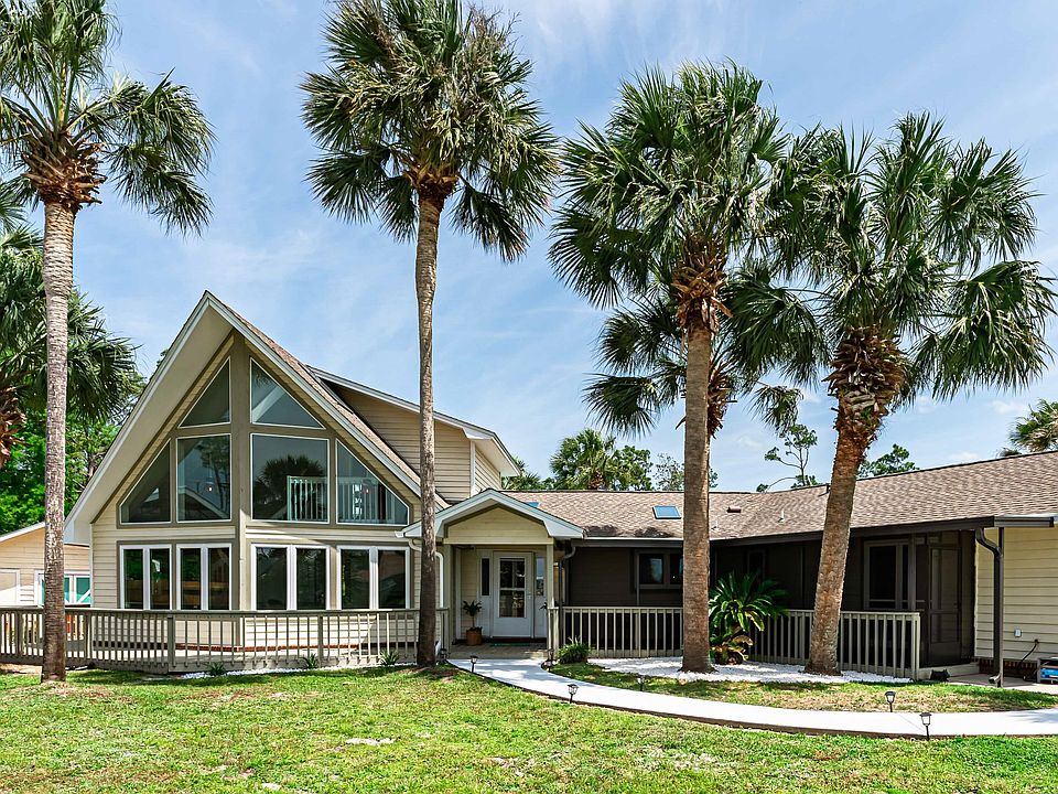 Huge A-frame beach house w/ front screened-in porch