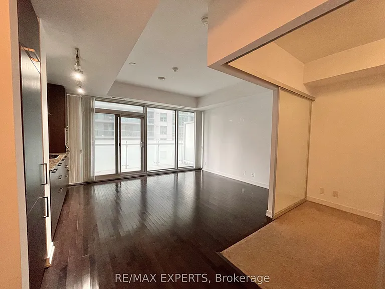 12 York St #305 — Photo 9