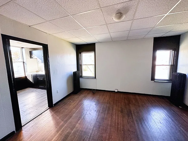 111-115 Lyell Ave — Photo 6