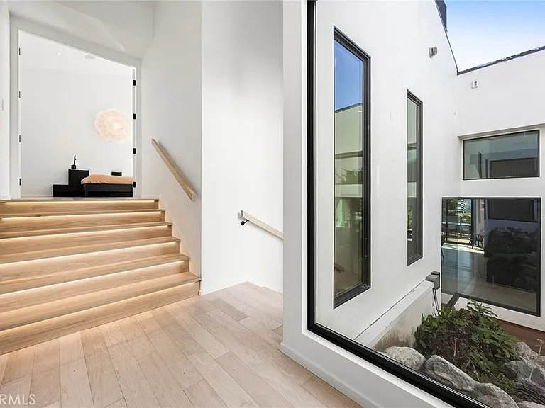275 S Owens Dr — Photo 15