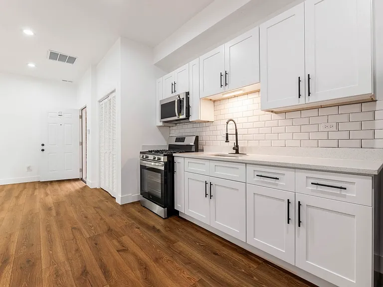 1421 E 69th Pl #1A — Photo 14