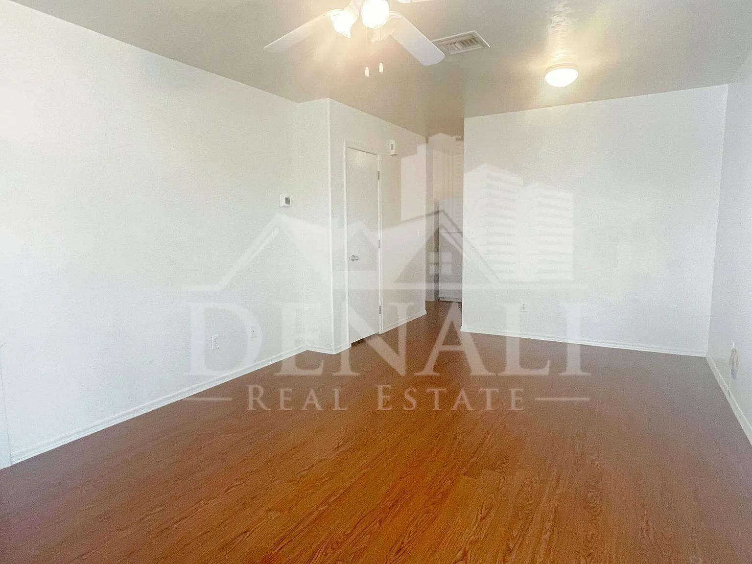 2 bed, 2.0 bath, 750 sqft, $1,295 — Photo 2