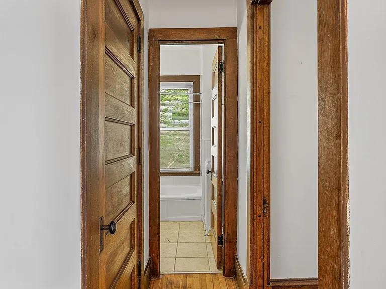 Doolittle 2735 Humboldt Ave S — Photo 8