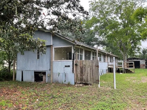 3702 Park St, Damon, TX 77430