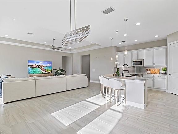 4th image of 12725 Astor Pl
