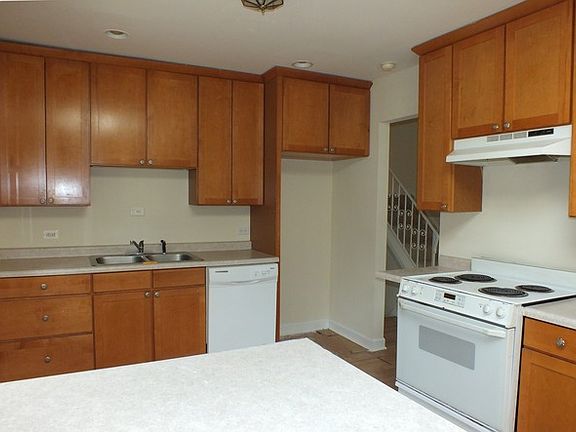 3rd image of 6931 Hawthorne Ln