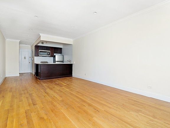 5th image of 329 W 14th St #E22