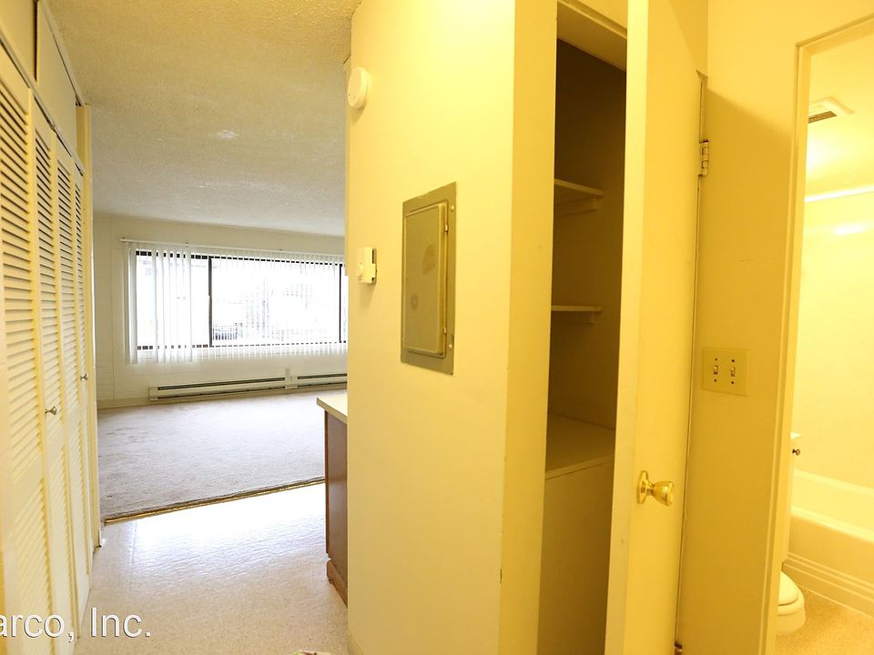 1st image of 4139 12th Ave NE #406