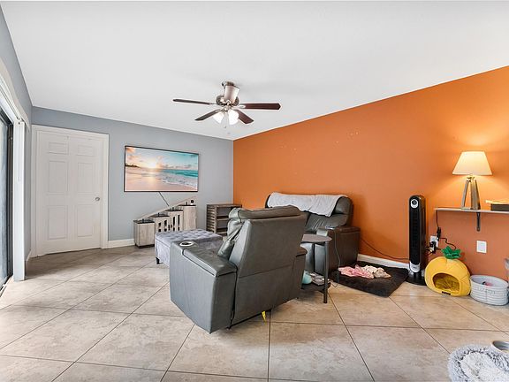 4th image of 1417 14th Terrace #1417