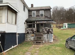 81 2nd St, Clune, PA 15727