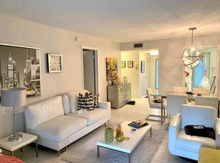 2200 Diana Dr APT 112, Hallandale, FL 33009