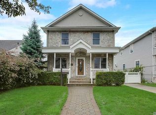 860 Bryant Ave, New Hyde Park, NY 11040
