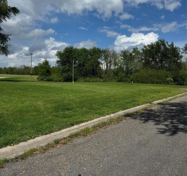 1st image of 111 Willow Dr