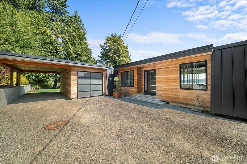 3rd image of 4811 Sunrise Beach Road NW