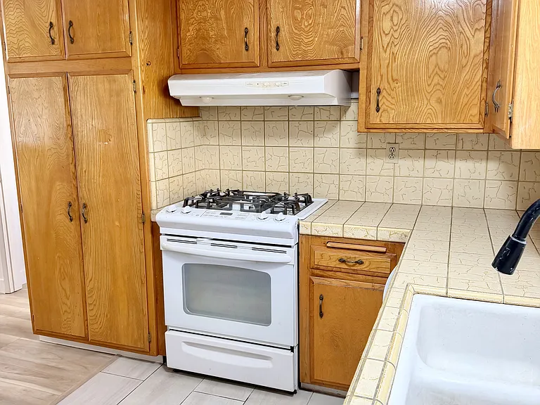 3636 W Tulare Ave — Photo 15