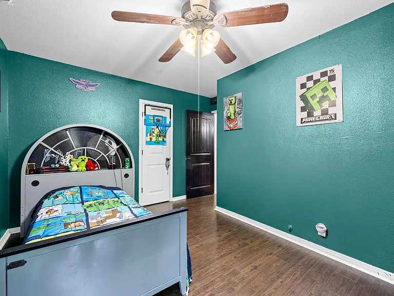 70 Sue Ann Dr — Photo 24
