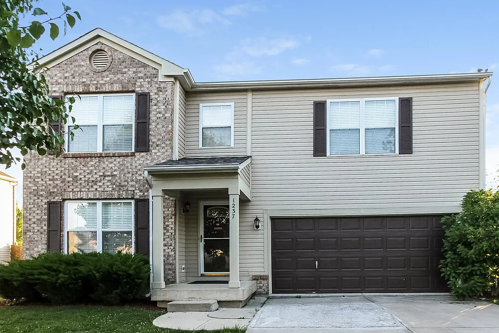 4 bed, 2.5 bath, 2298 sqft, $2,605 — Photo 1